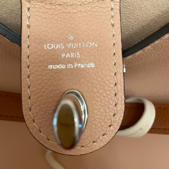 COPY - Louis Vuitton-Lockme Hobo AUTHENTIC - Picture 10 of 17